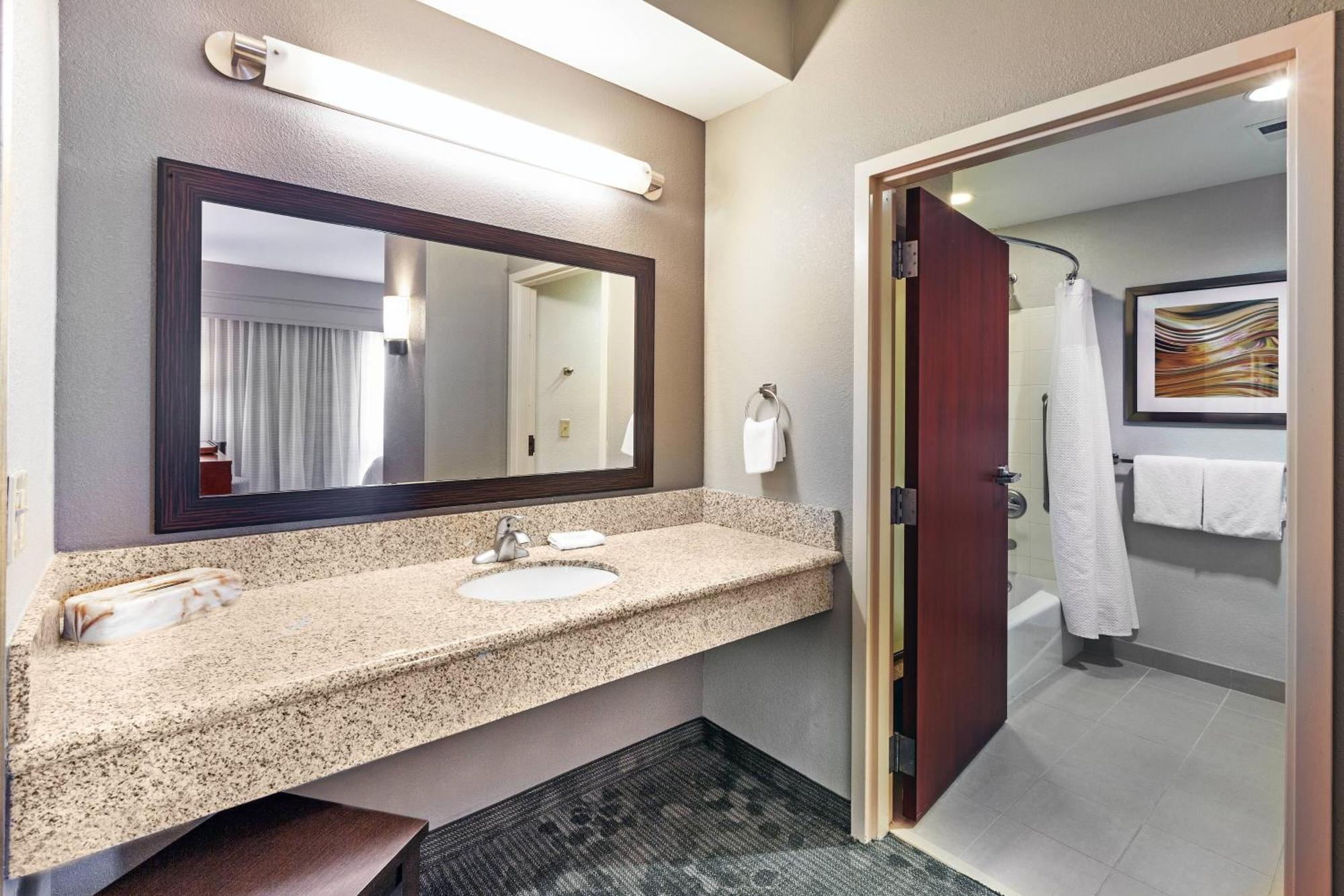 Hotel Courtyard By Marriott Tulsa Woodland Hills Zewnętrze zdjęcie